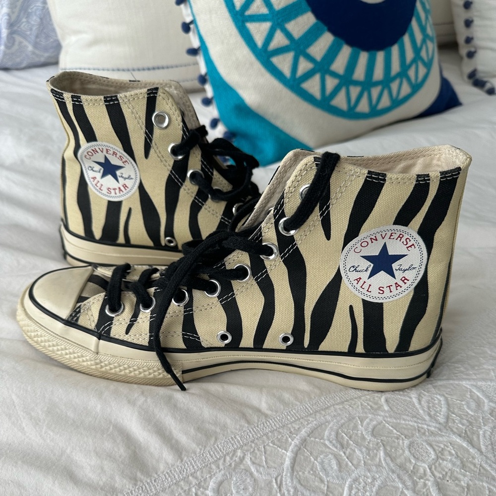 Converse - High top, Zebra. US women’s 8.5